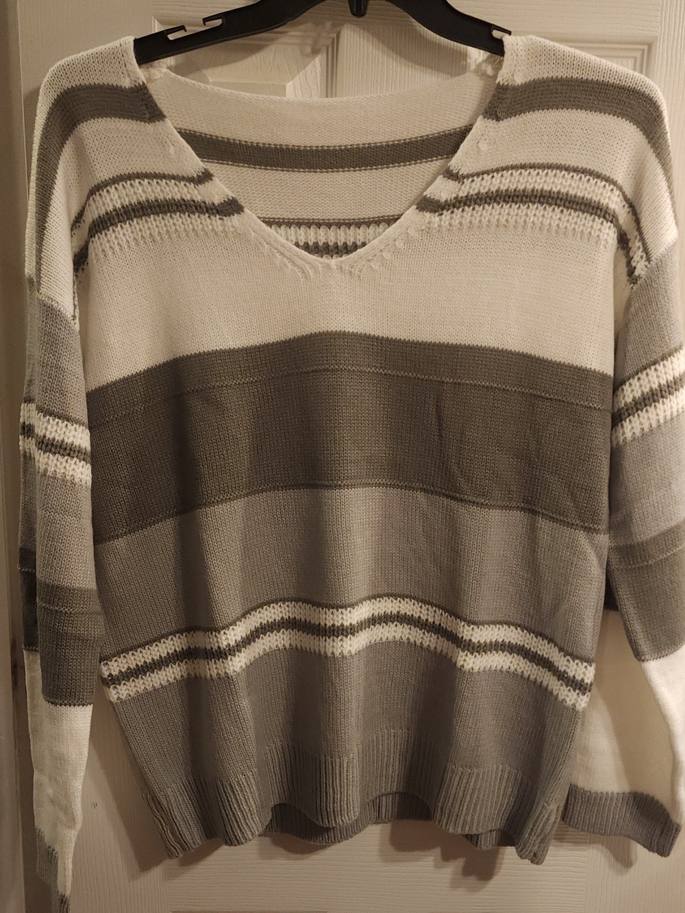 Striped Women's Sweater in White and Gray, Size Large